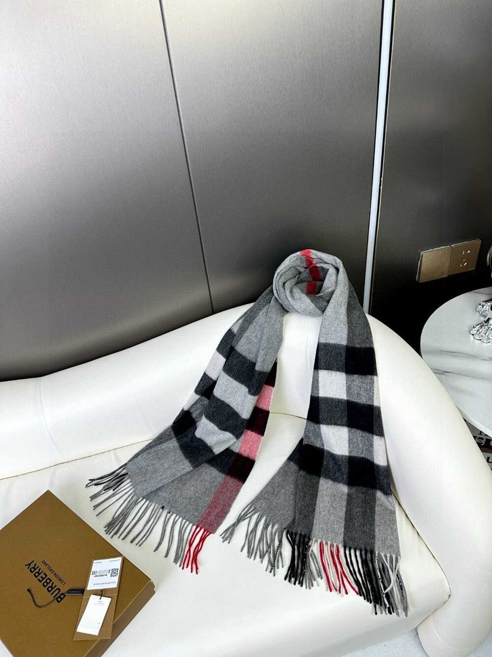 Burberry Shawl - Picture 6 of 7